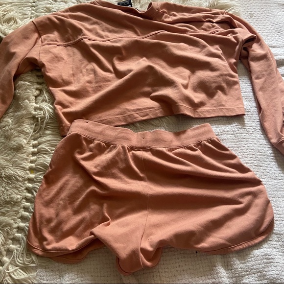 Nike Women's Orange Shorts - Picture 5 of 5